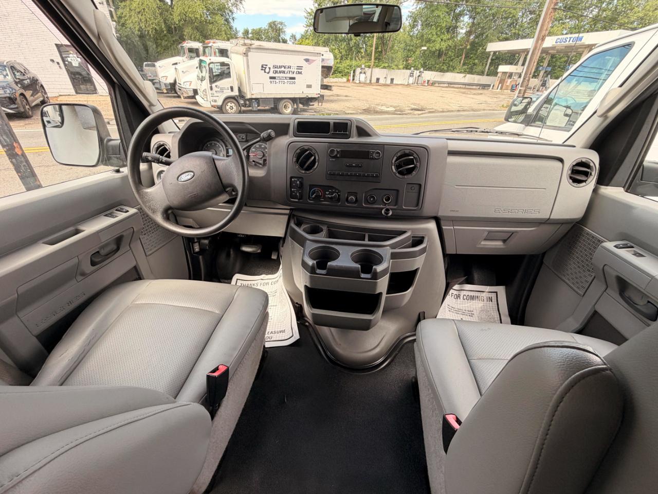 Ford Econoline E-350 XLT Super Duty Extended 2011