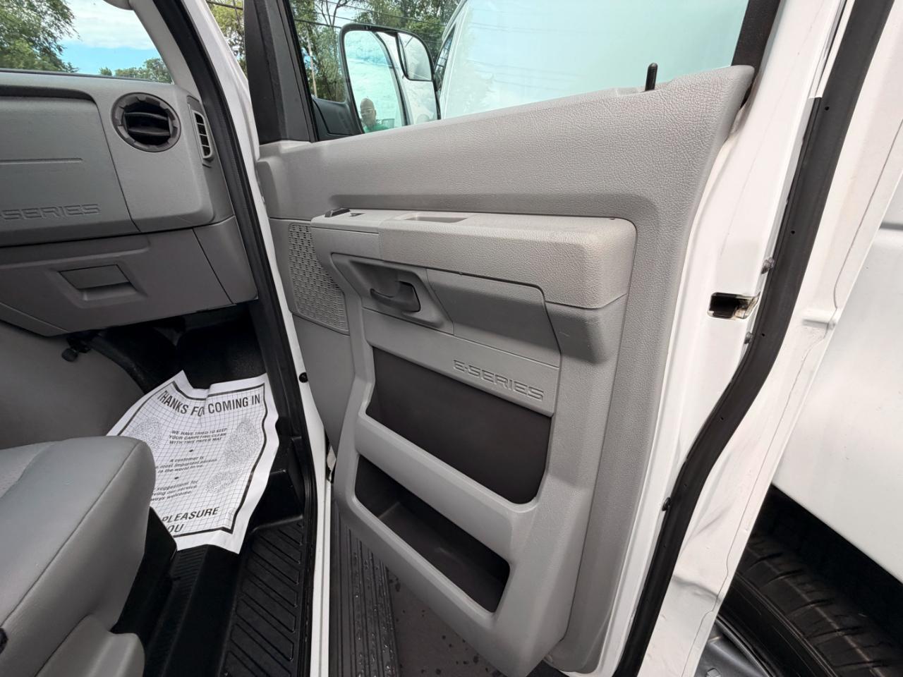 Ford Econoline E-350 XLT Super Duty Extended 2011