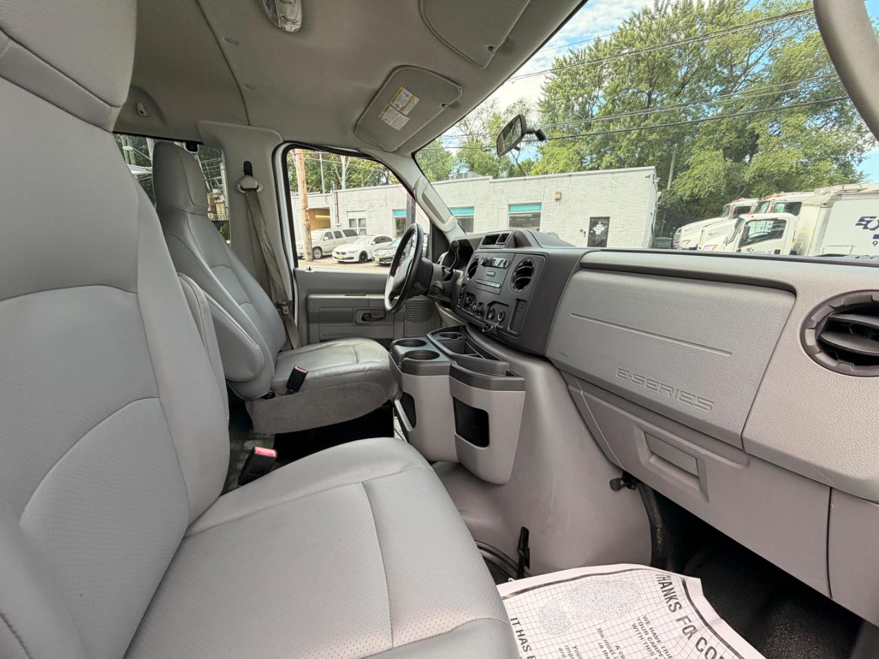 Ford Econoline E-350 XLT Super Duty Extended 2011