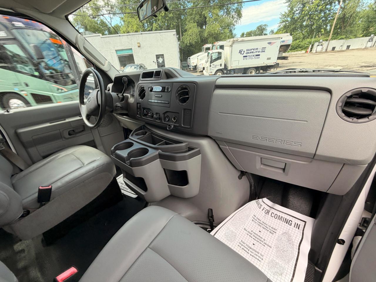 Ford Econoline E-350 XLT Super Duty Extended 2011