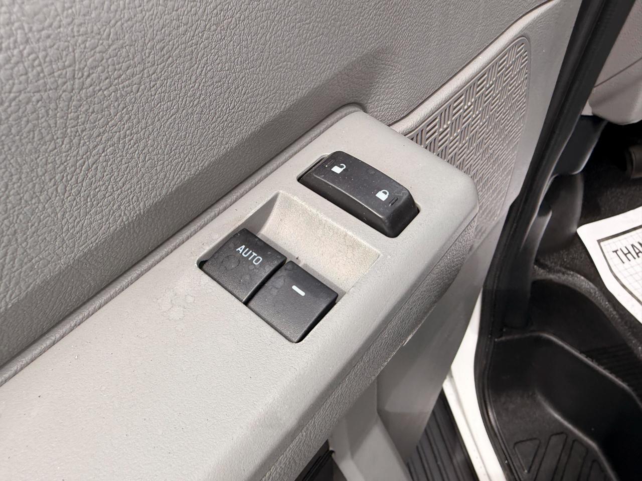 Ford Econoline E-350 XLT Super Duty Extended 2011