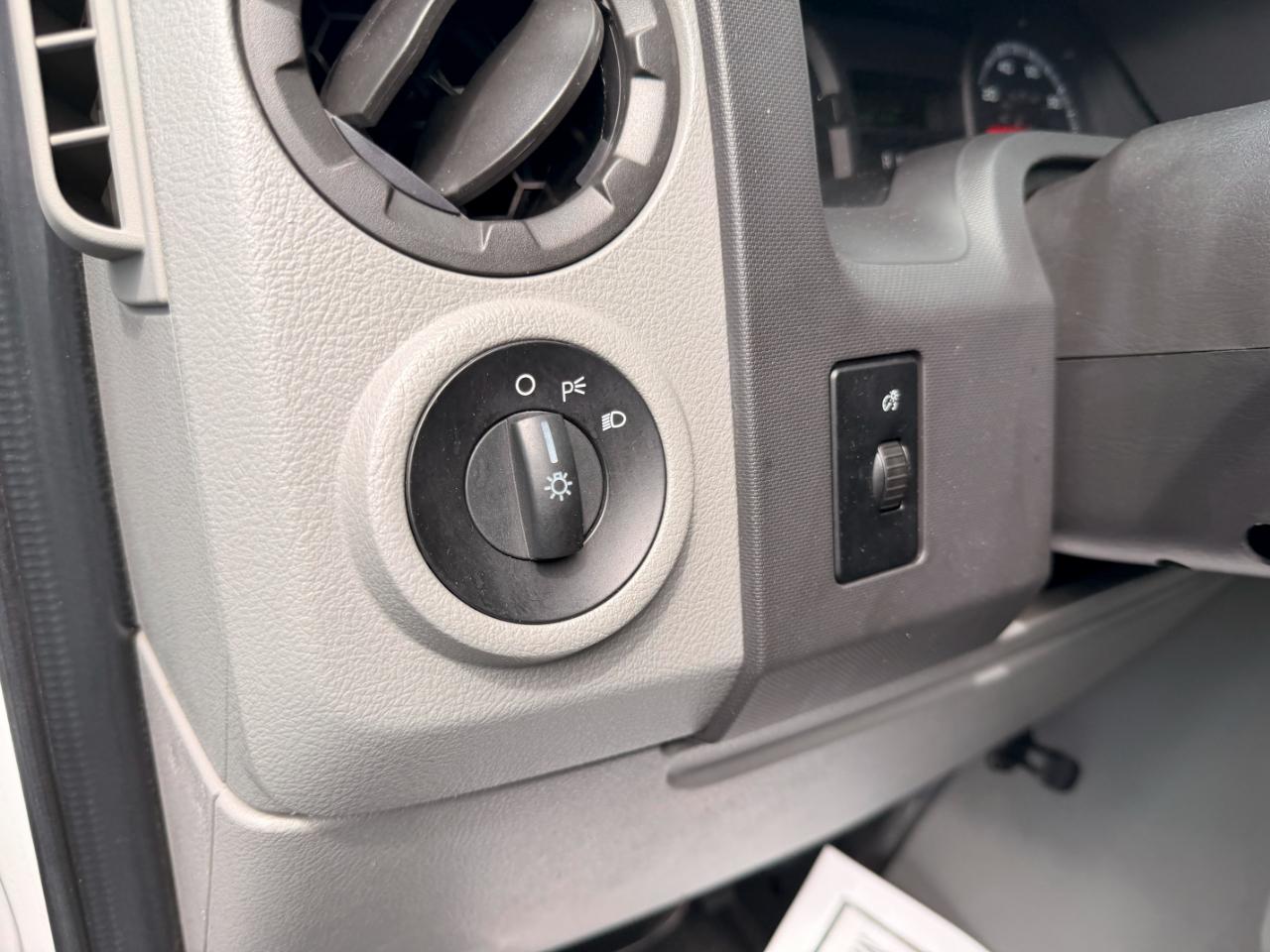 Ford Econoline E-350 XLT Super Duty Extended 2011
