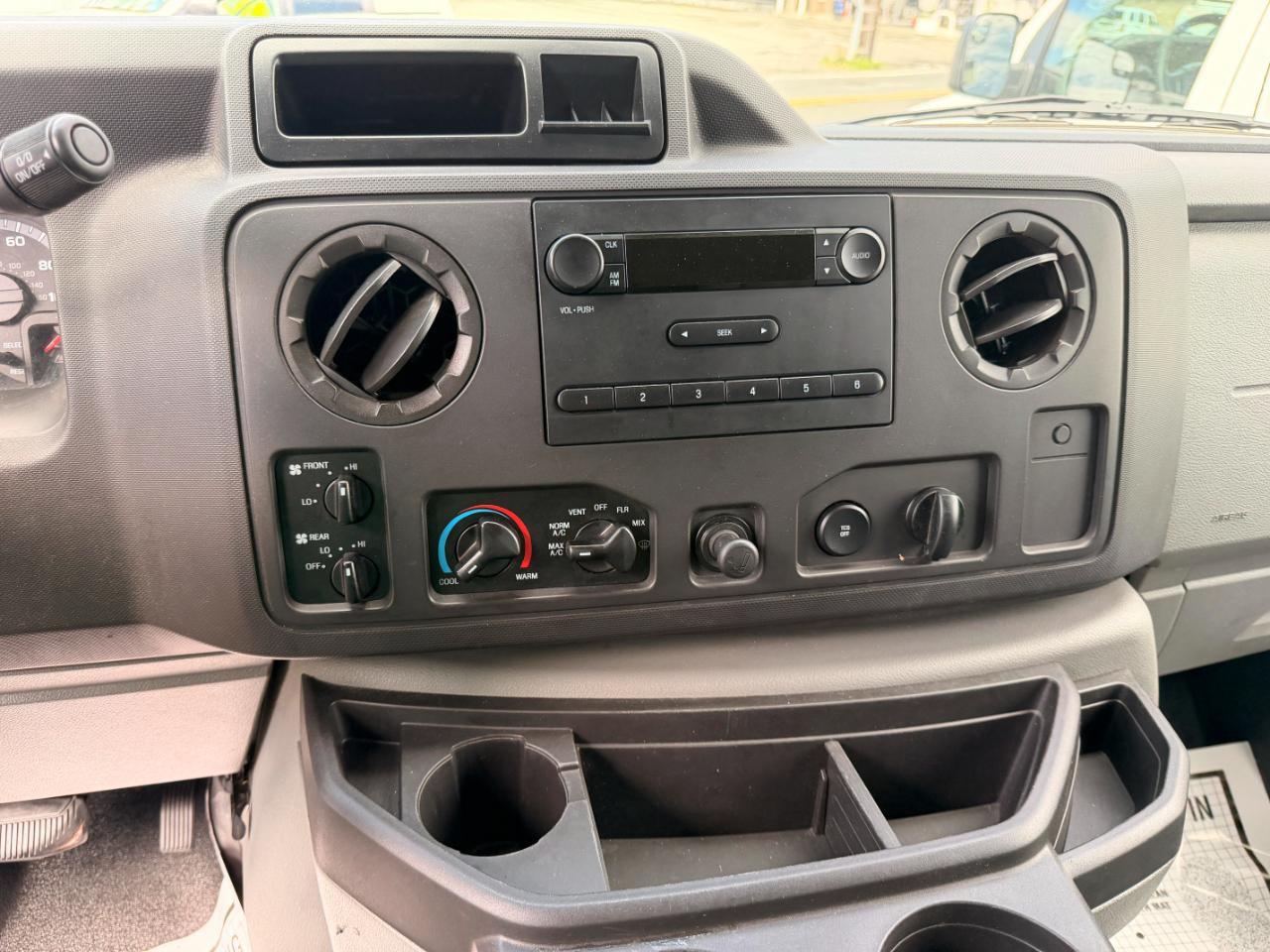 Ford Econoline E-350 XLT Super Duty Extended 2011