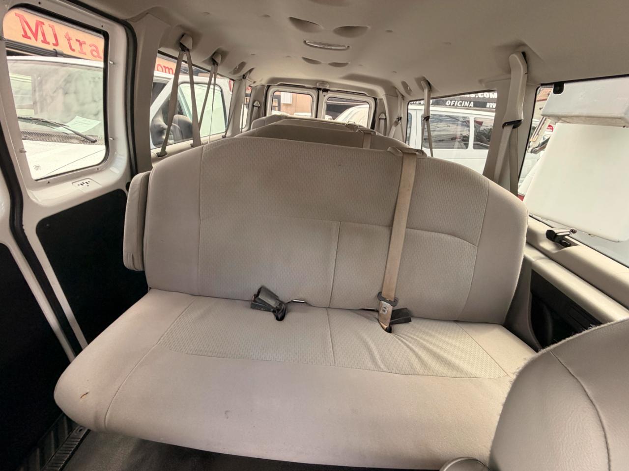 Ford Econoline E-350 XLT Super Duty Extended 2011