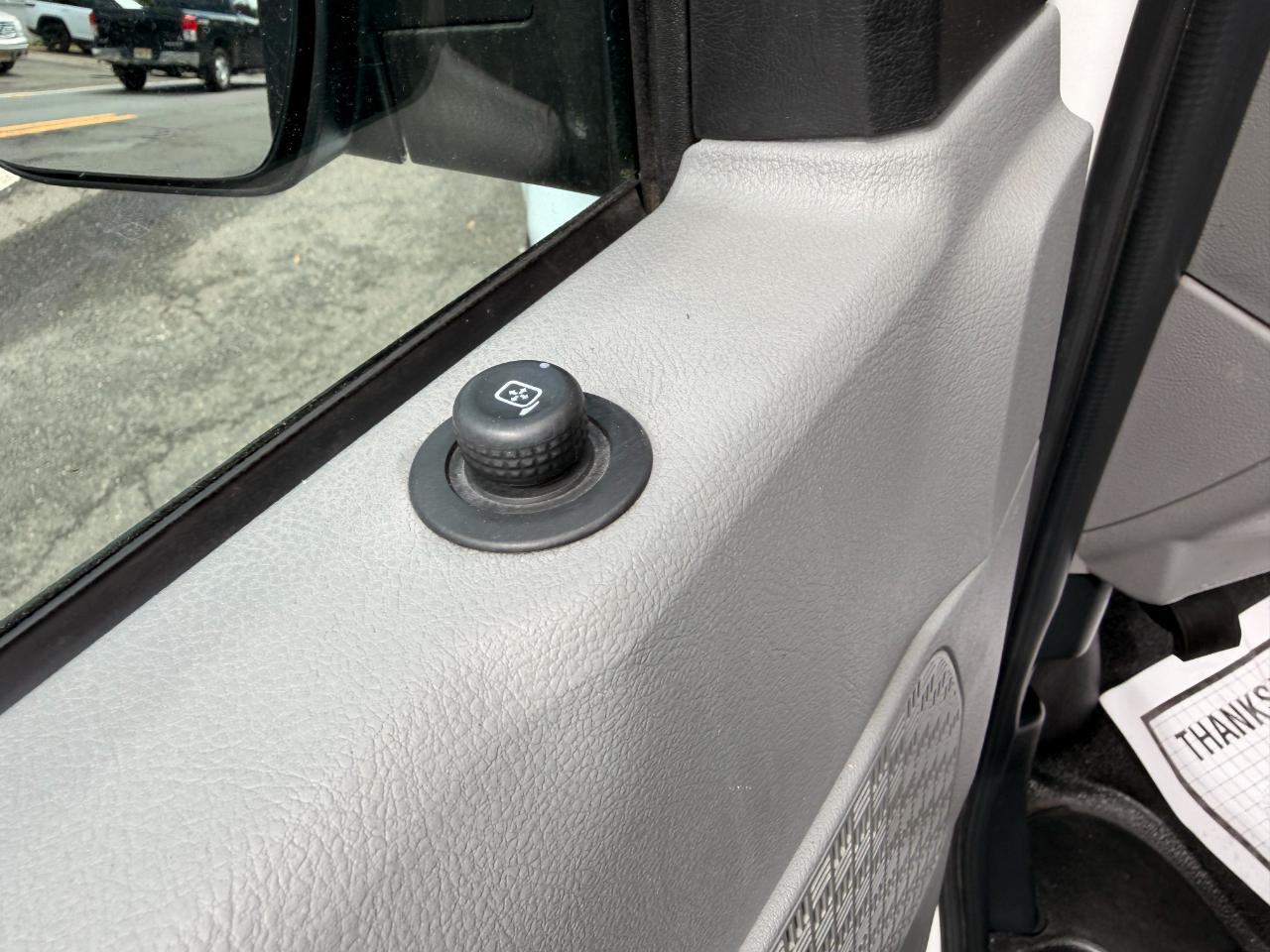 Ford Econoline E-350 XLT Super Duty Extended 2011