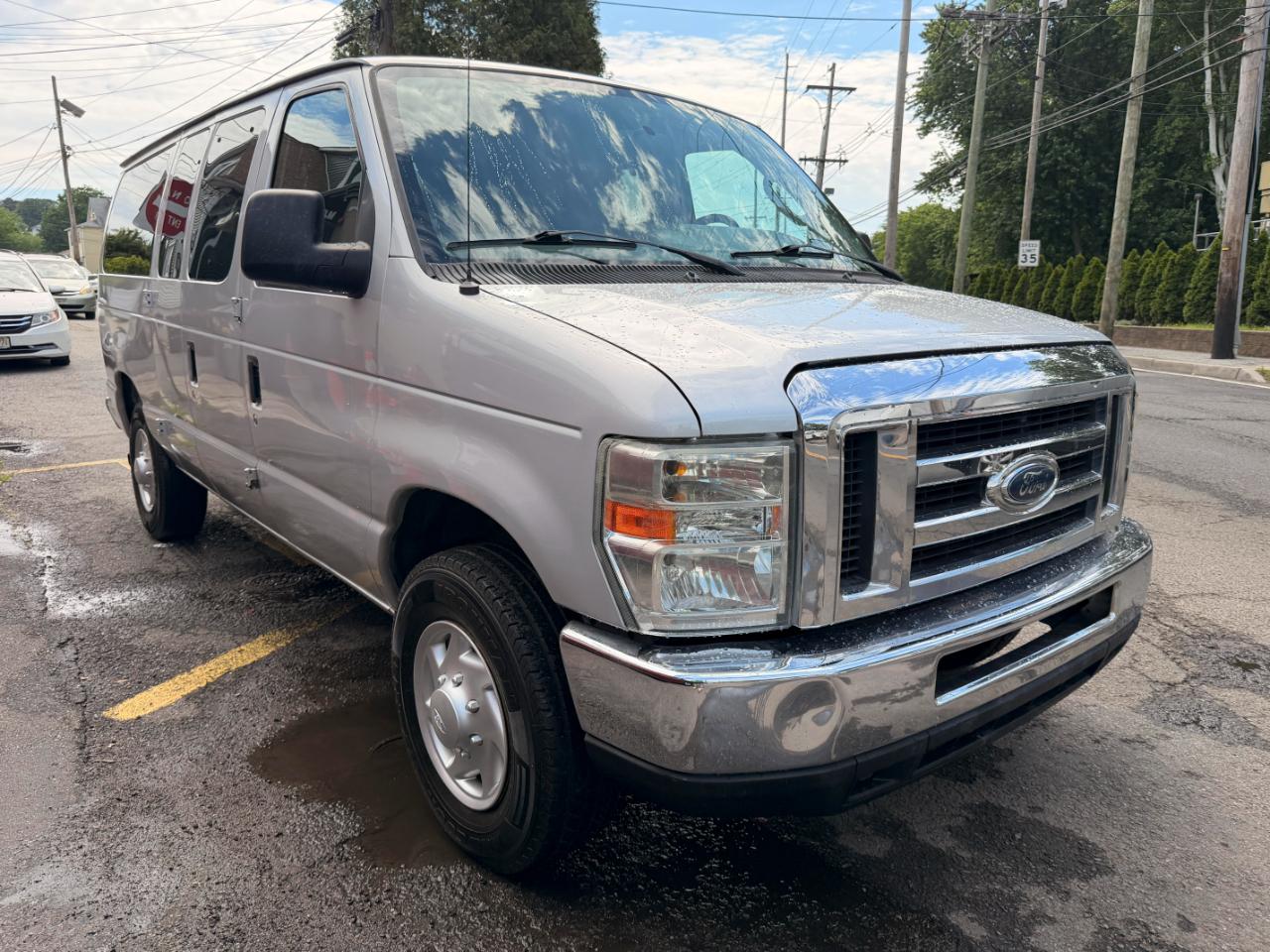 Ford Econoline E-350 XL Super Duty 2009