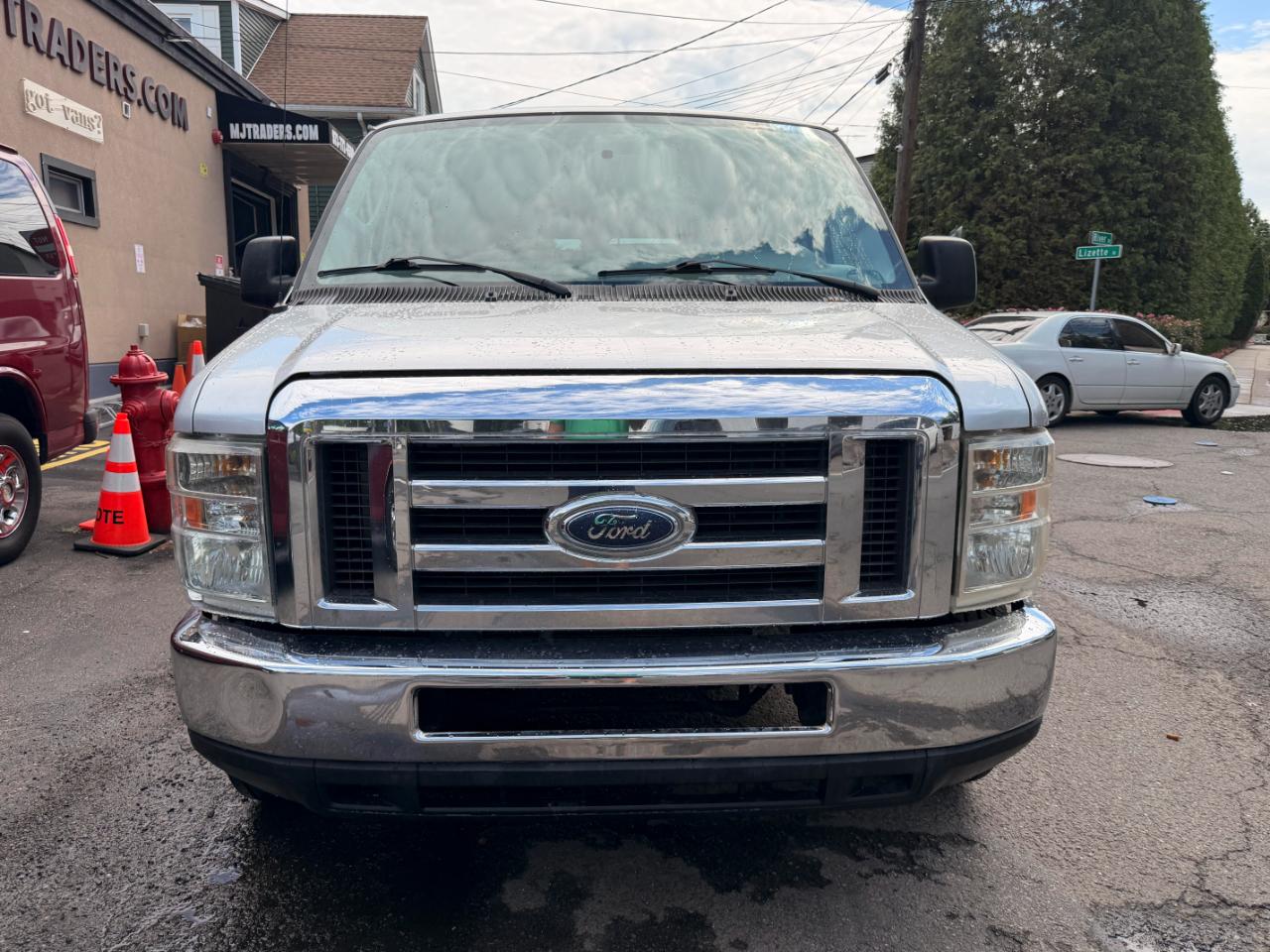 Ford Econoline E-350 XL Super Duty 2009