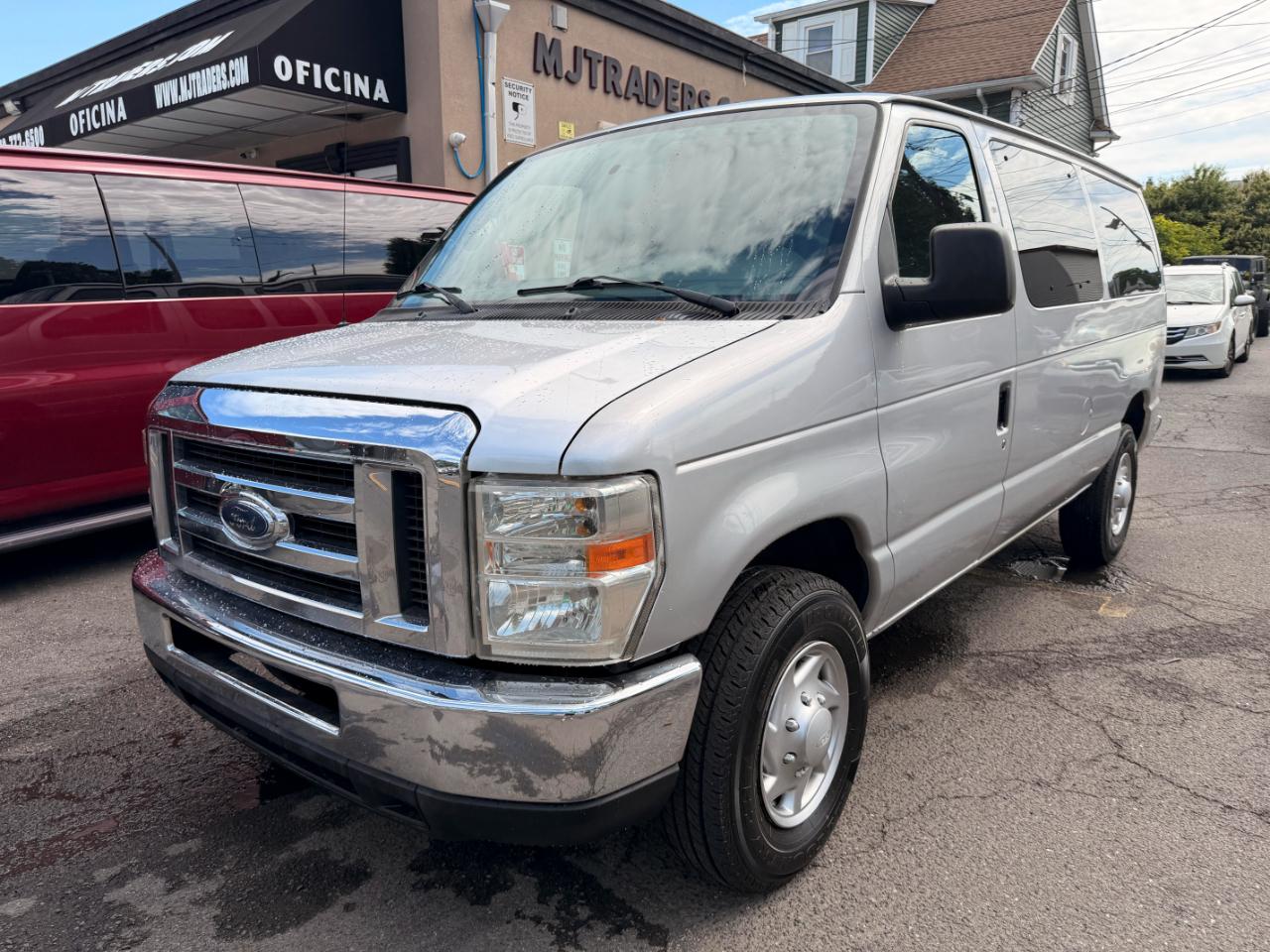 Ford Econoline E-350 XL Super Duty 2009