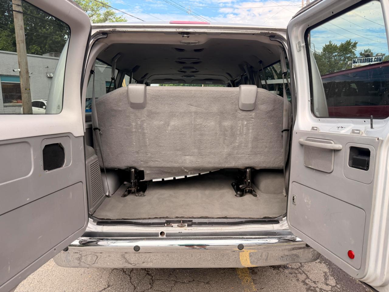 Ford Econoline E-350 XL Super Duty 2009
