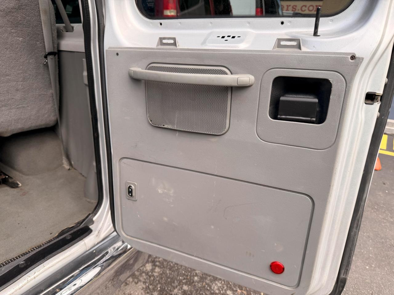 Ford Econoline E-350 XL Super Duty 2009