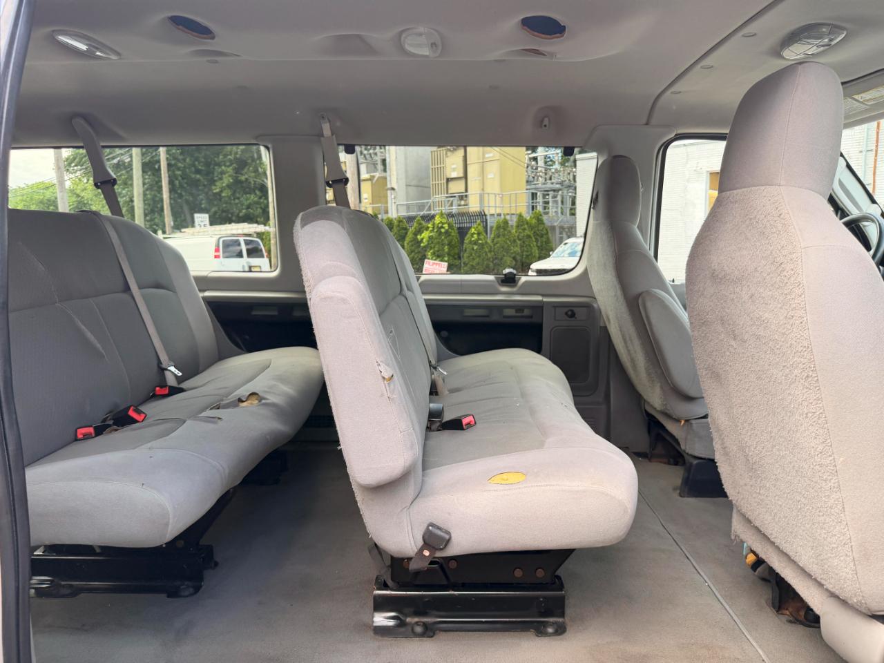 Ford Econoline E-350 XL Super Duty 2009
