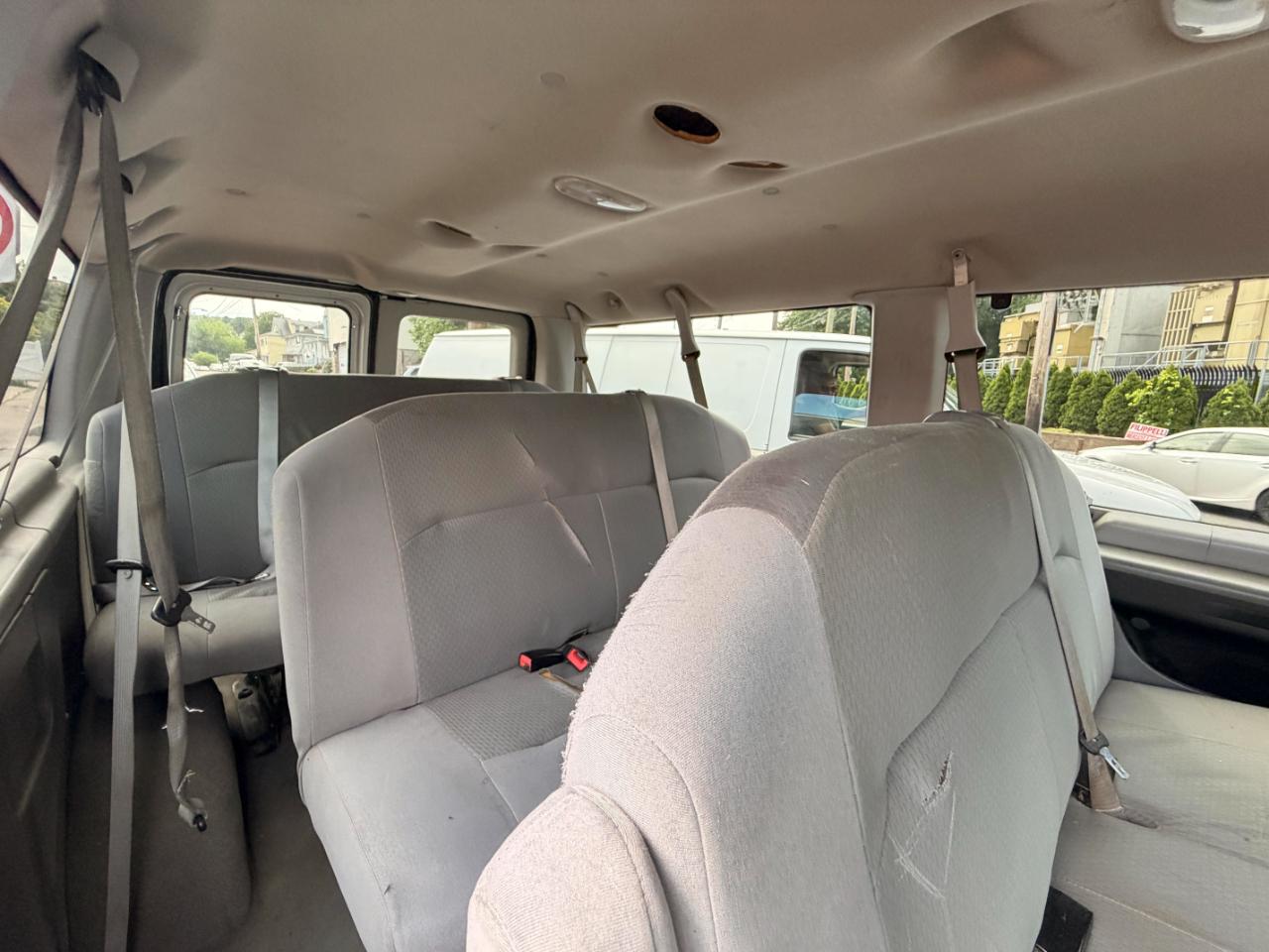 Ford Econoline E-350 XL Super Duty 2009
