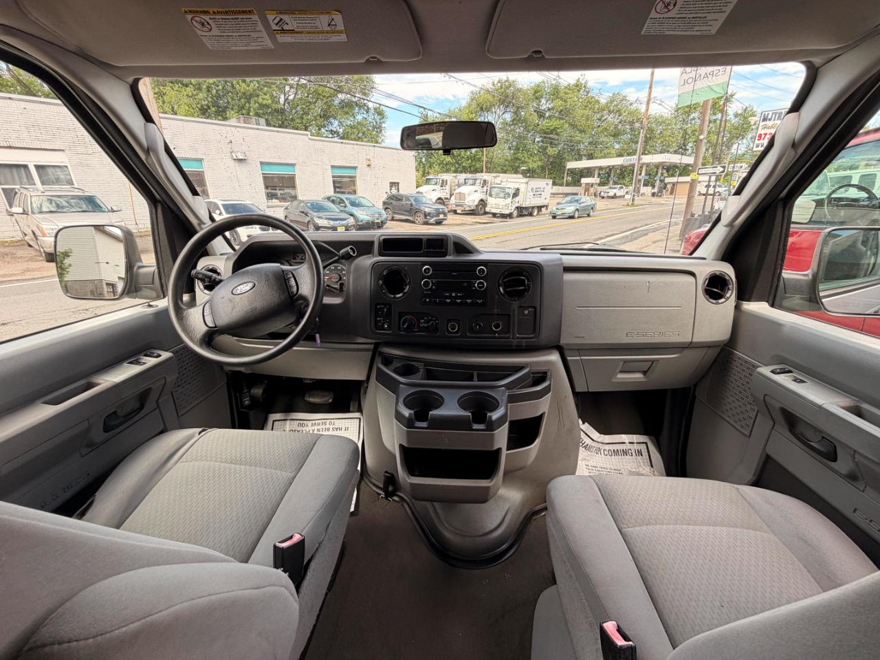 Ford Econoline E-350 XL Super Duty 2009
