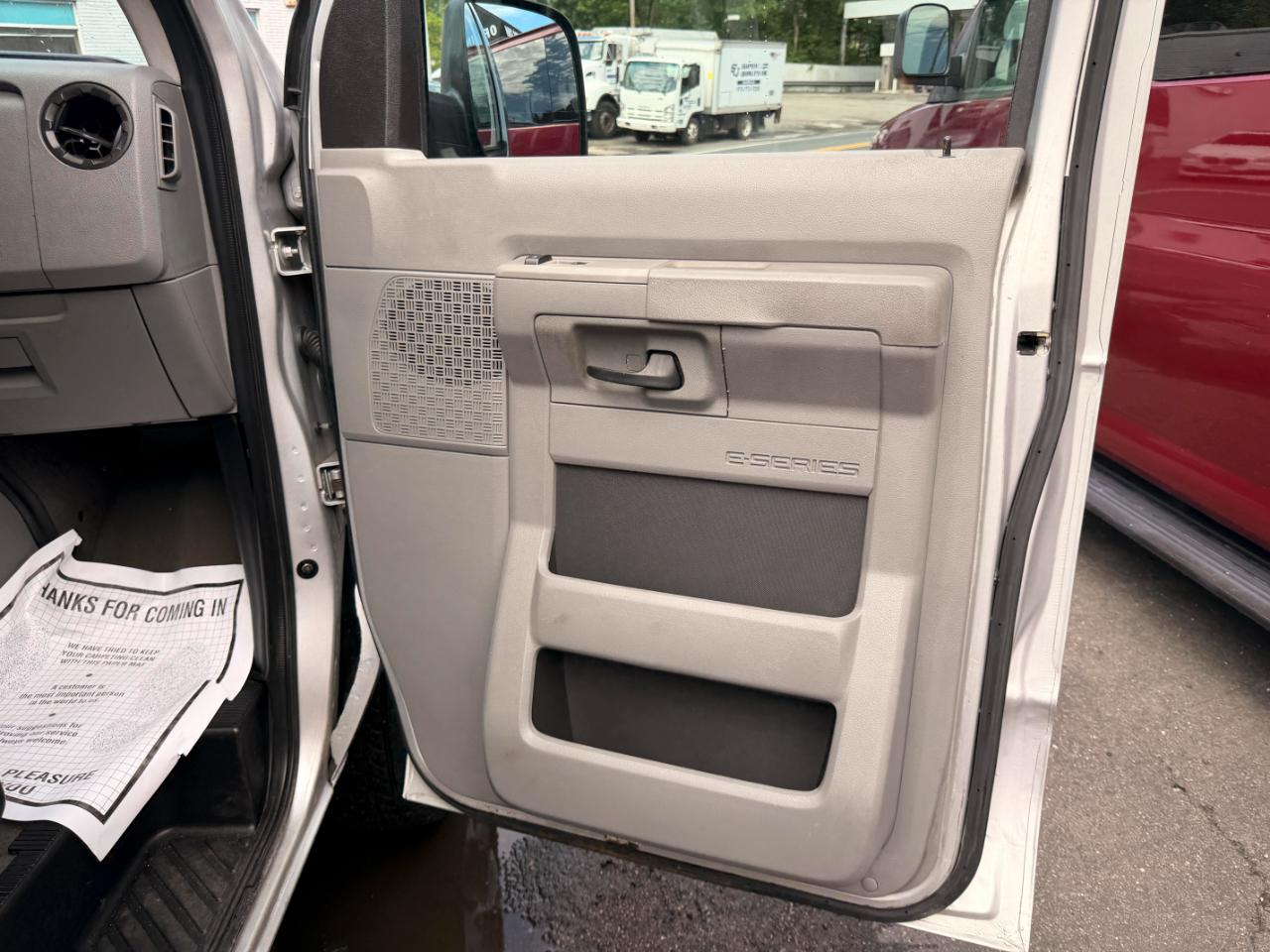 Ford Econoline E-350 XL Super Duty 2009