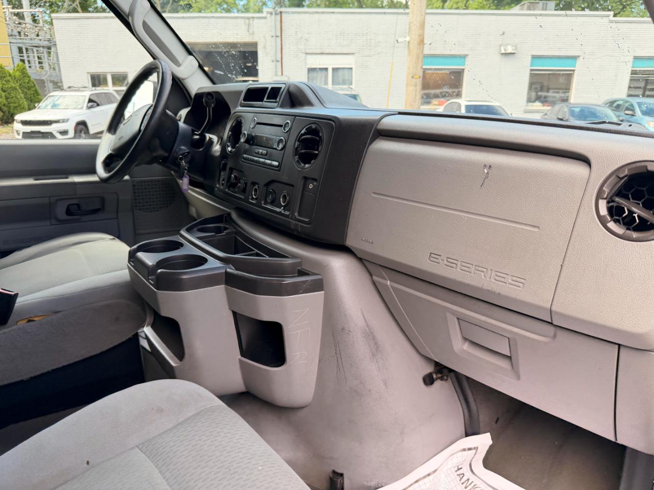 Ford Econoline E-350 XL Super Duty 2009