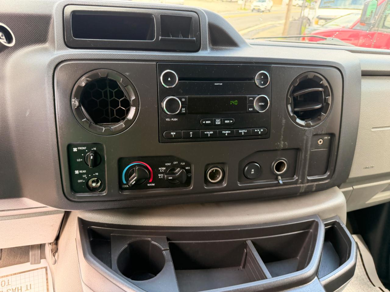Ford Econoline E-350 XL Super Duty 2009