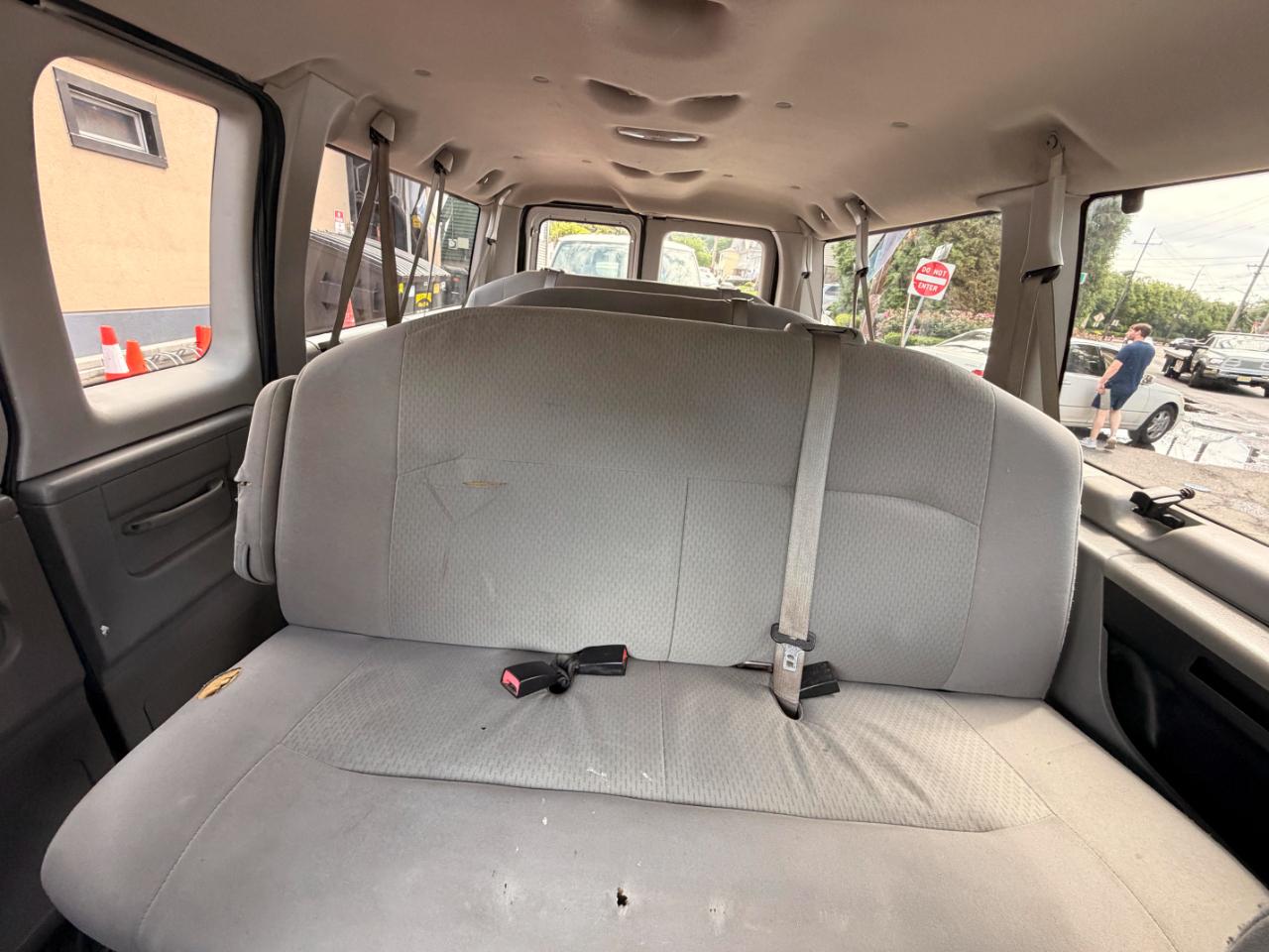 Ford Econoline E-350 XL Super Duty 2009