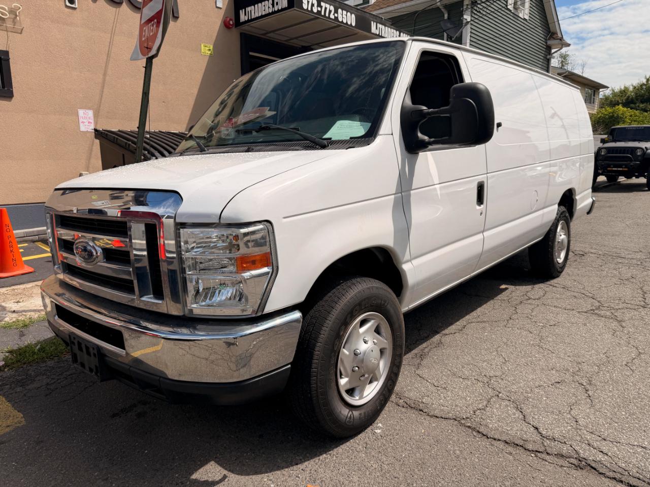 Ford Econoline E-350 Super Duty Extended 2014