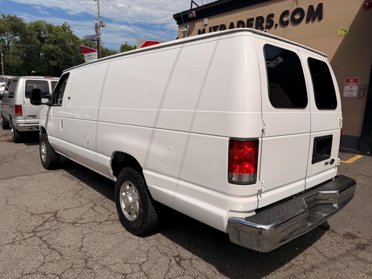 Ford Econoline E-350 Super Duty Extended 2014