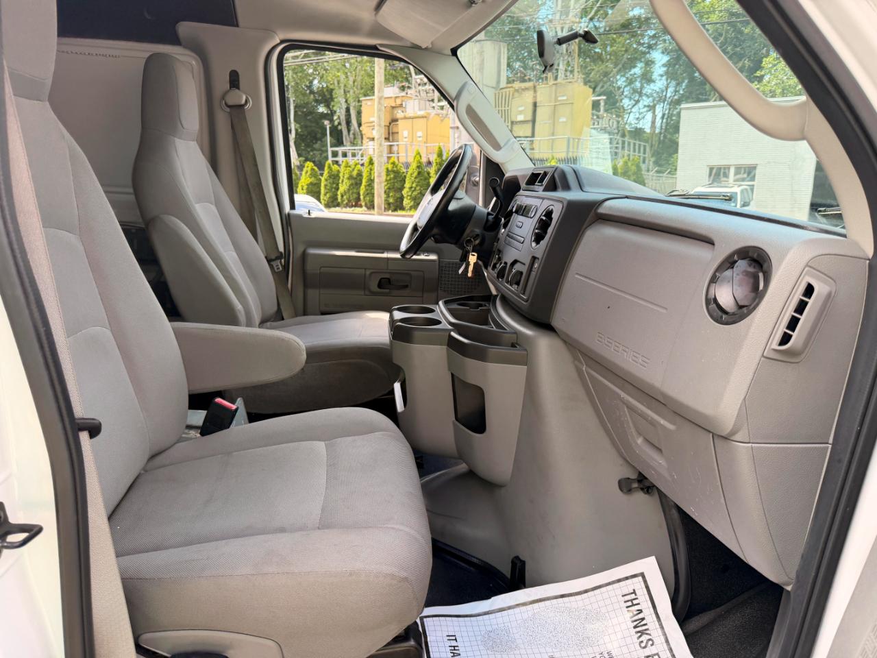 Ford Econoline E-350 Super Duty Extended 2014