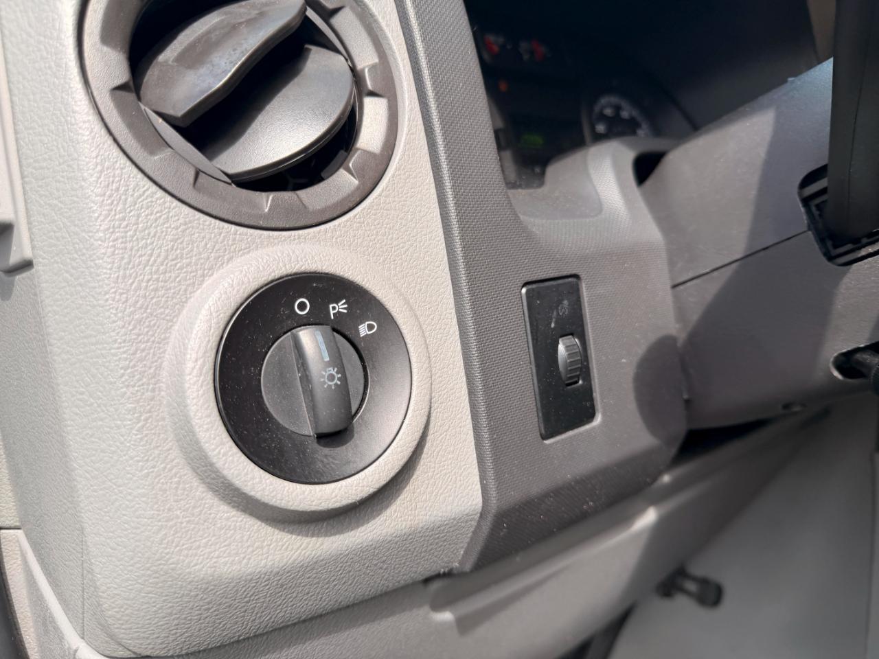 Ford Econoline E-350 Super Duty Extended 2014