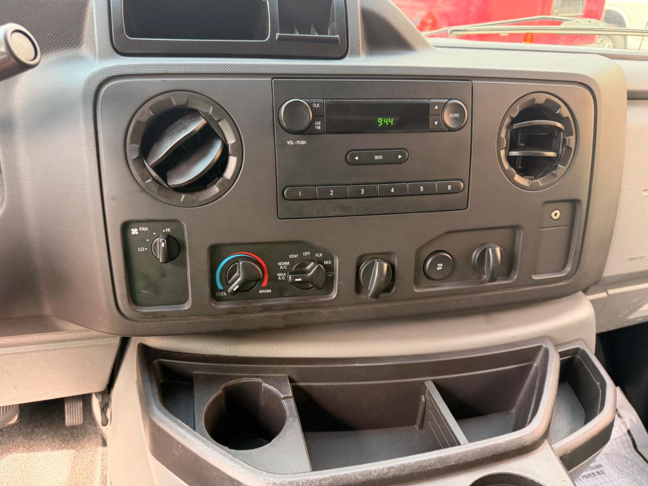 Ford Econoline E-350 Super Duty Extended 2014