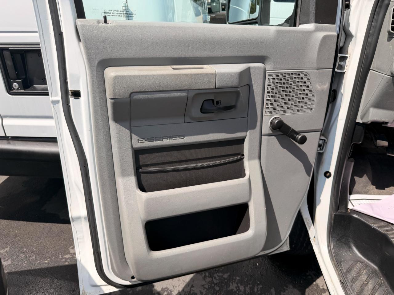 Ford Econoline E-250 2011