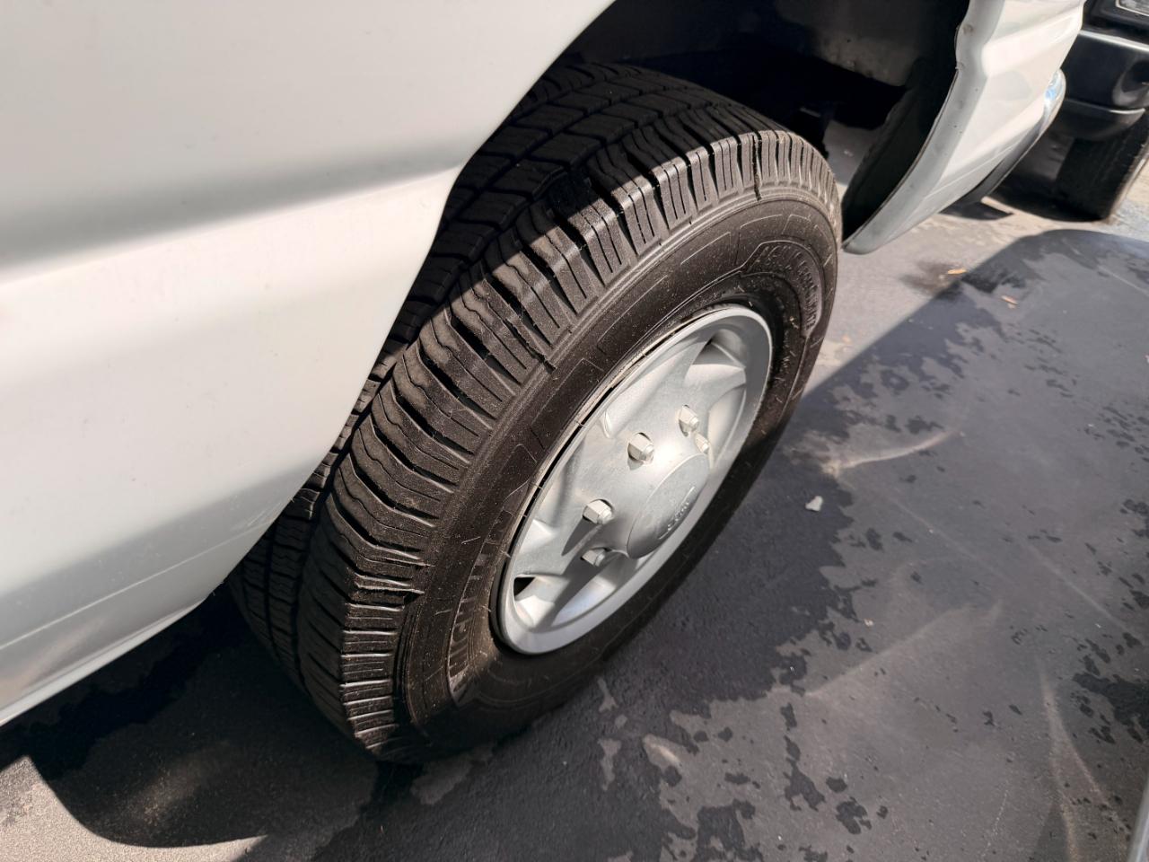 Ford Econoline E-250 2011