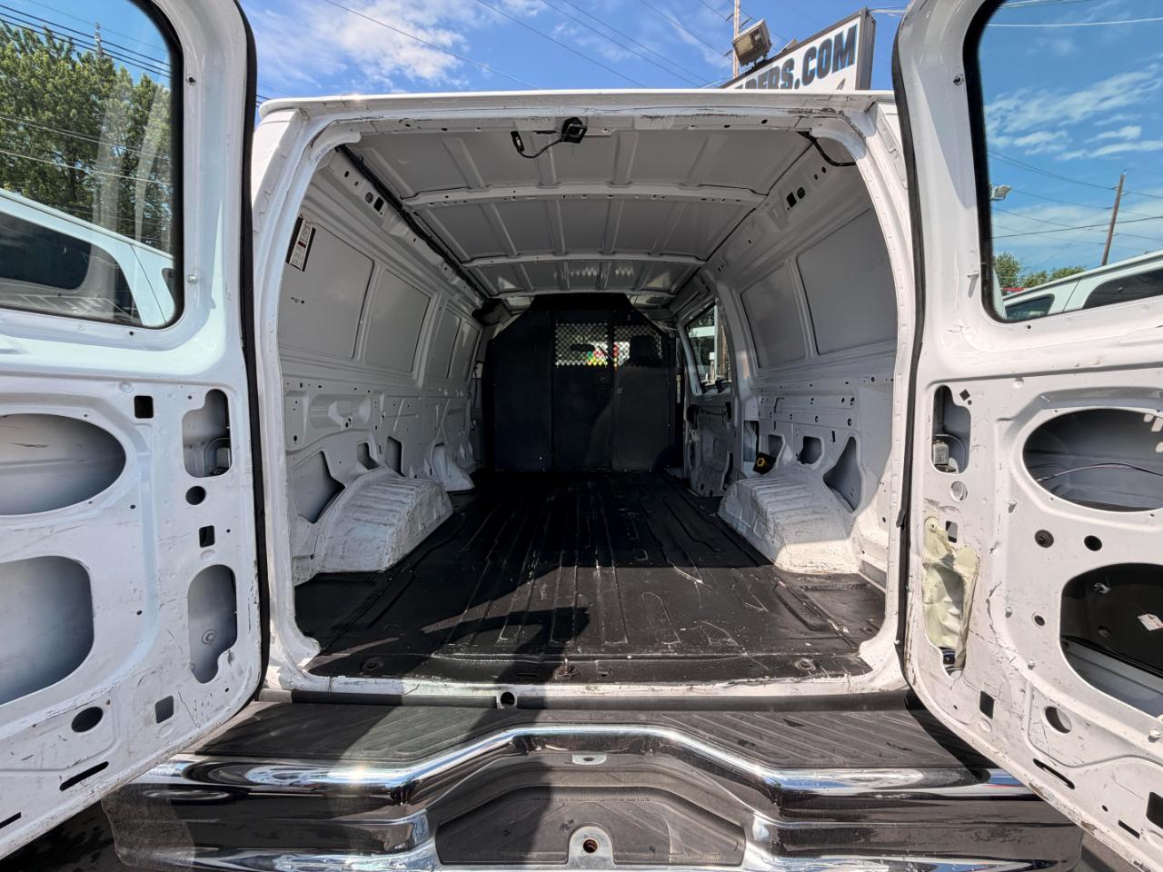 Ford Econoline E-250 2011