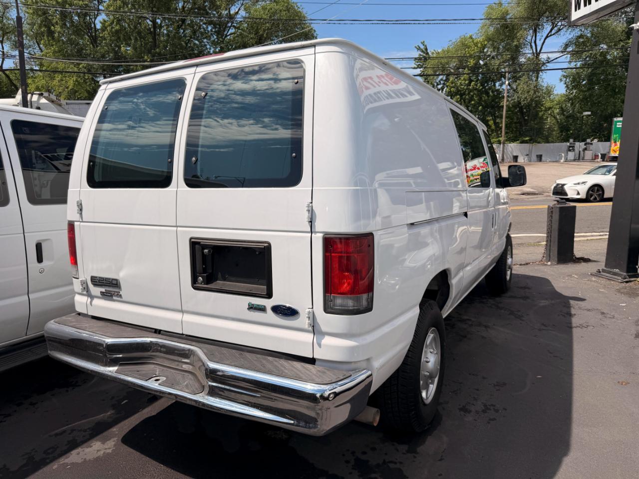 Ford Econoline E-250 2011