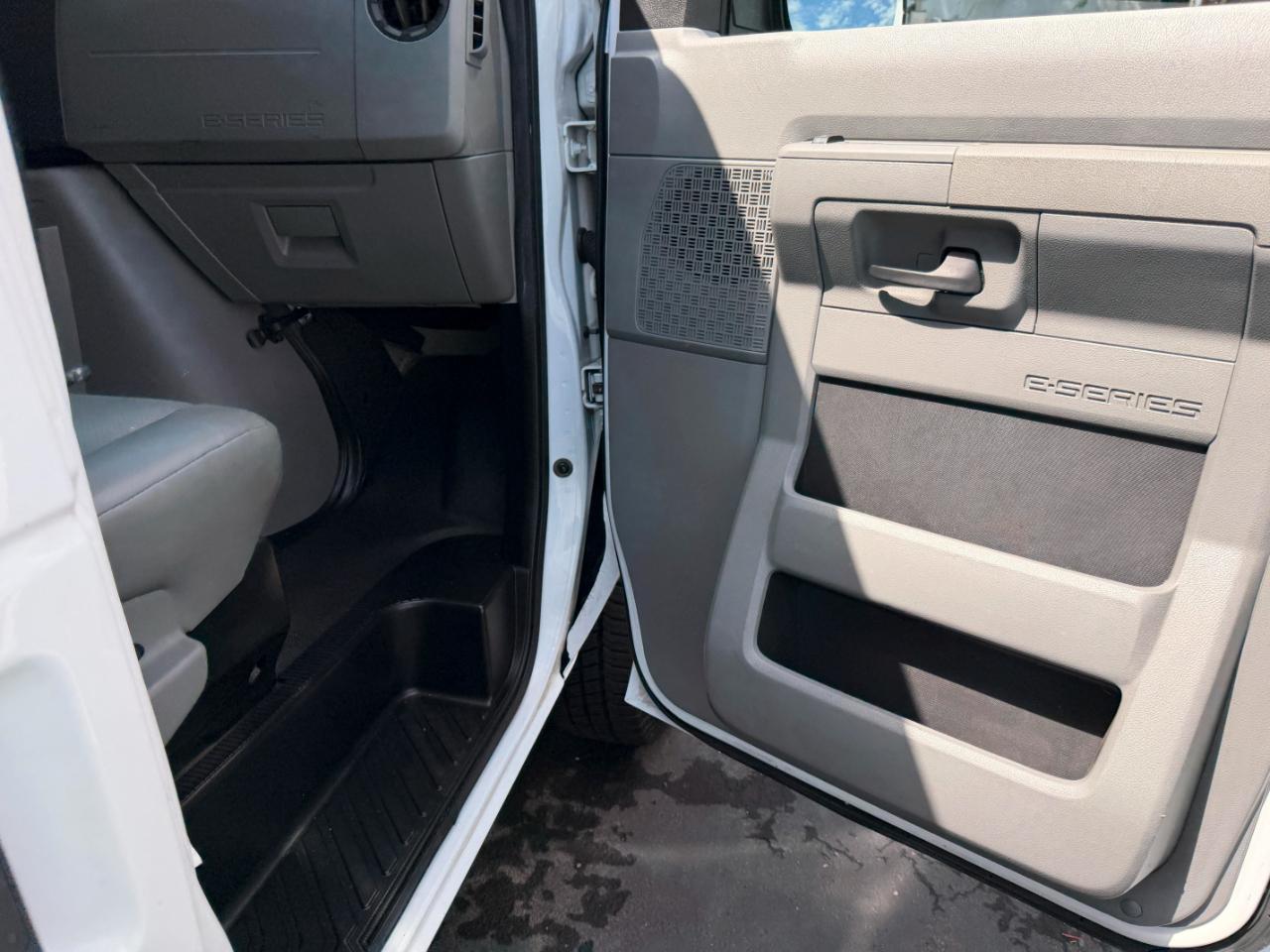 Ford Econoline E-250 2011