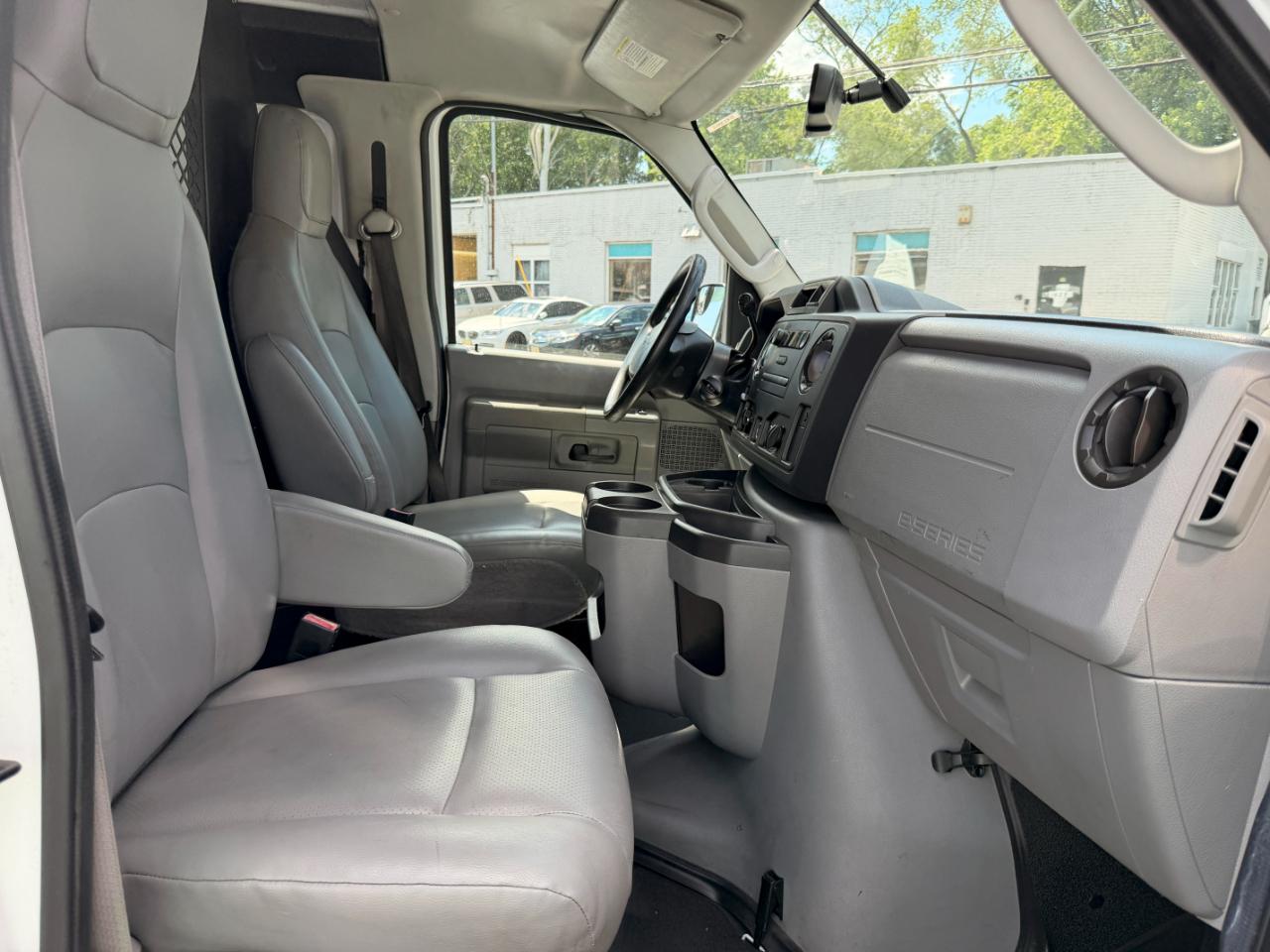 Ford Econoline E-250 2011
