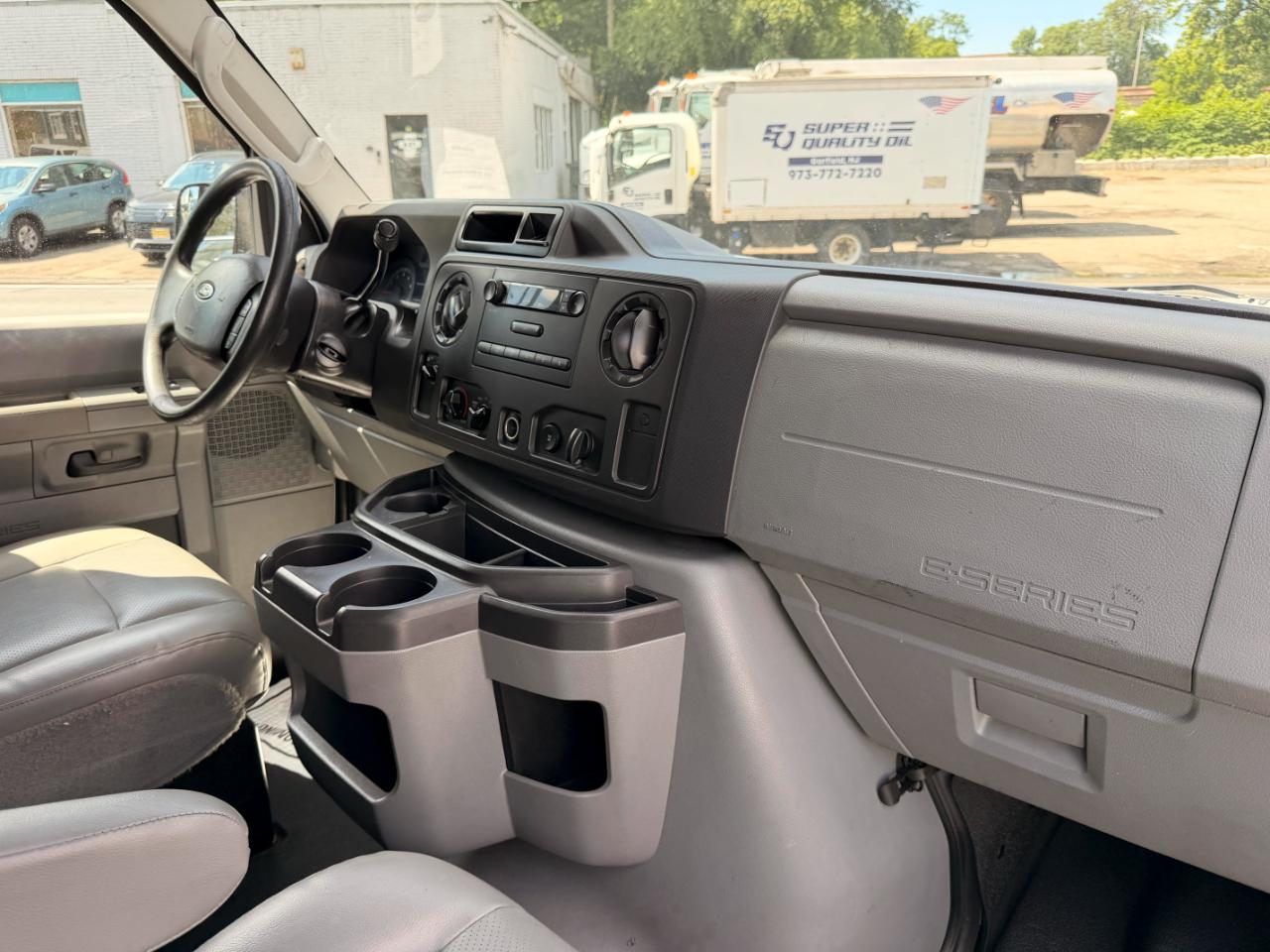 Ford Econoline E-250 2011
