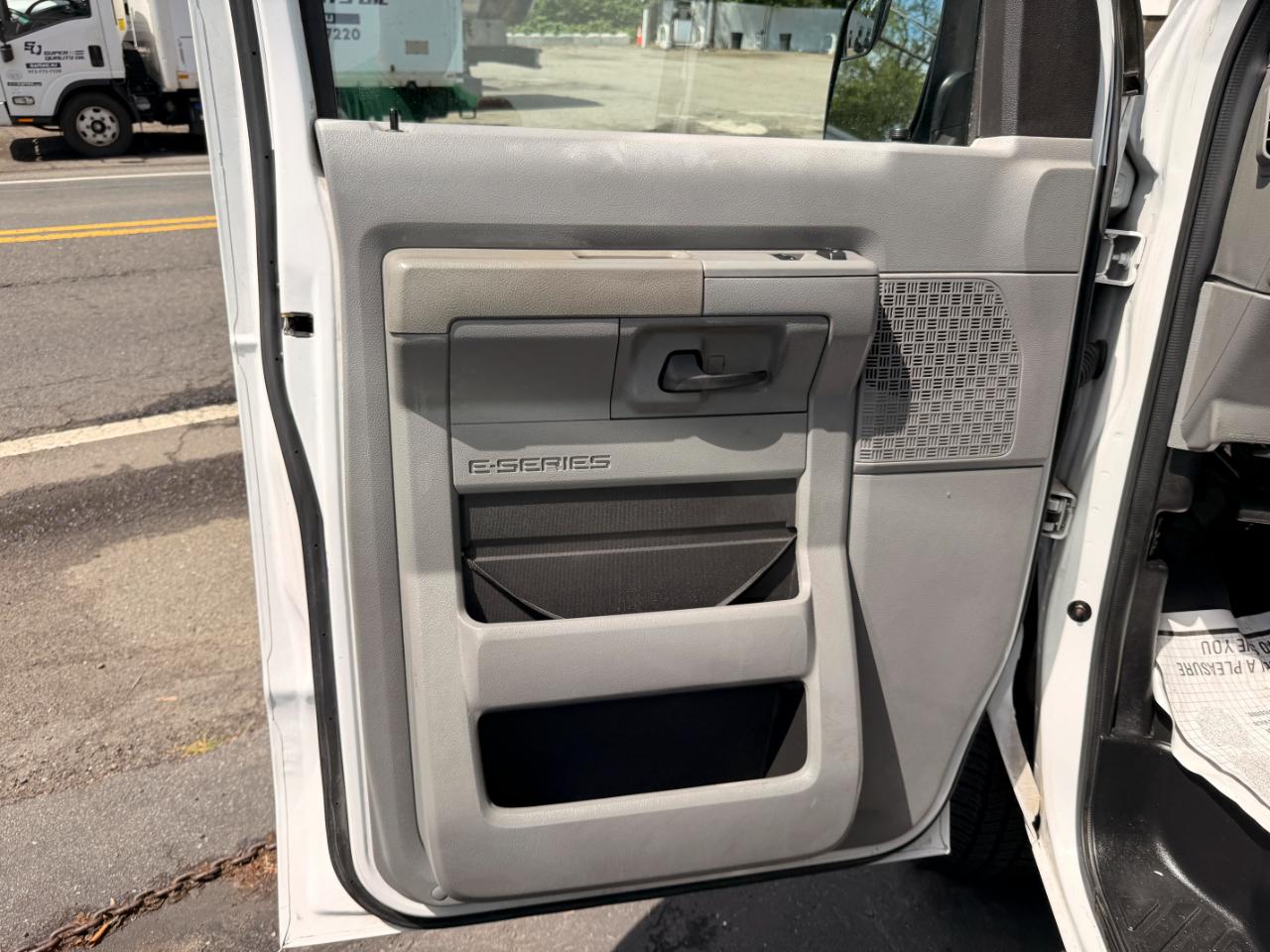 Ford Econoline E-250 2011