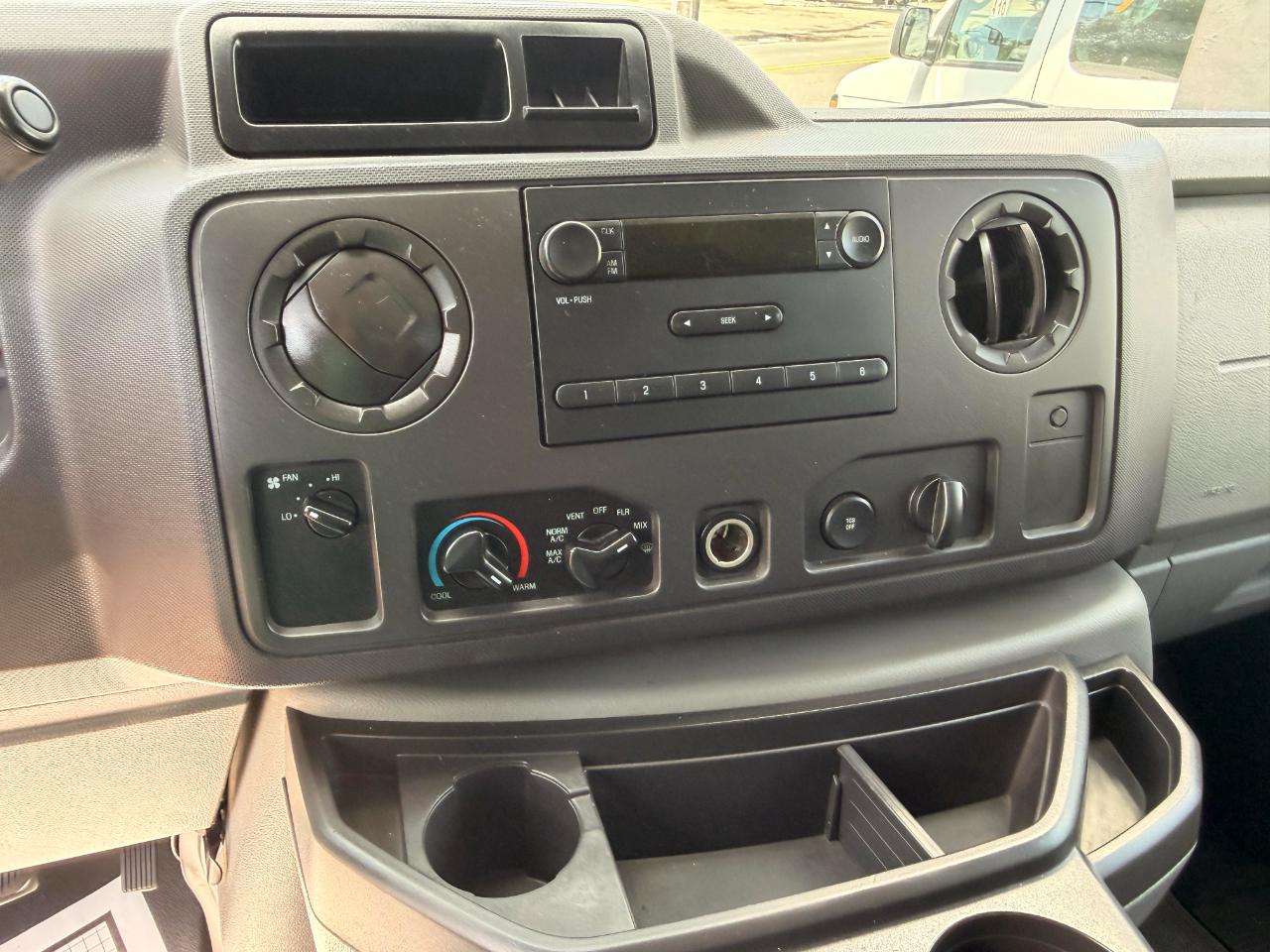 Ford Econoline E-250 2011
