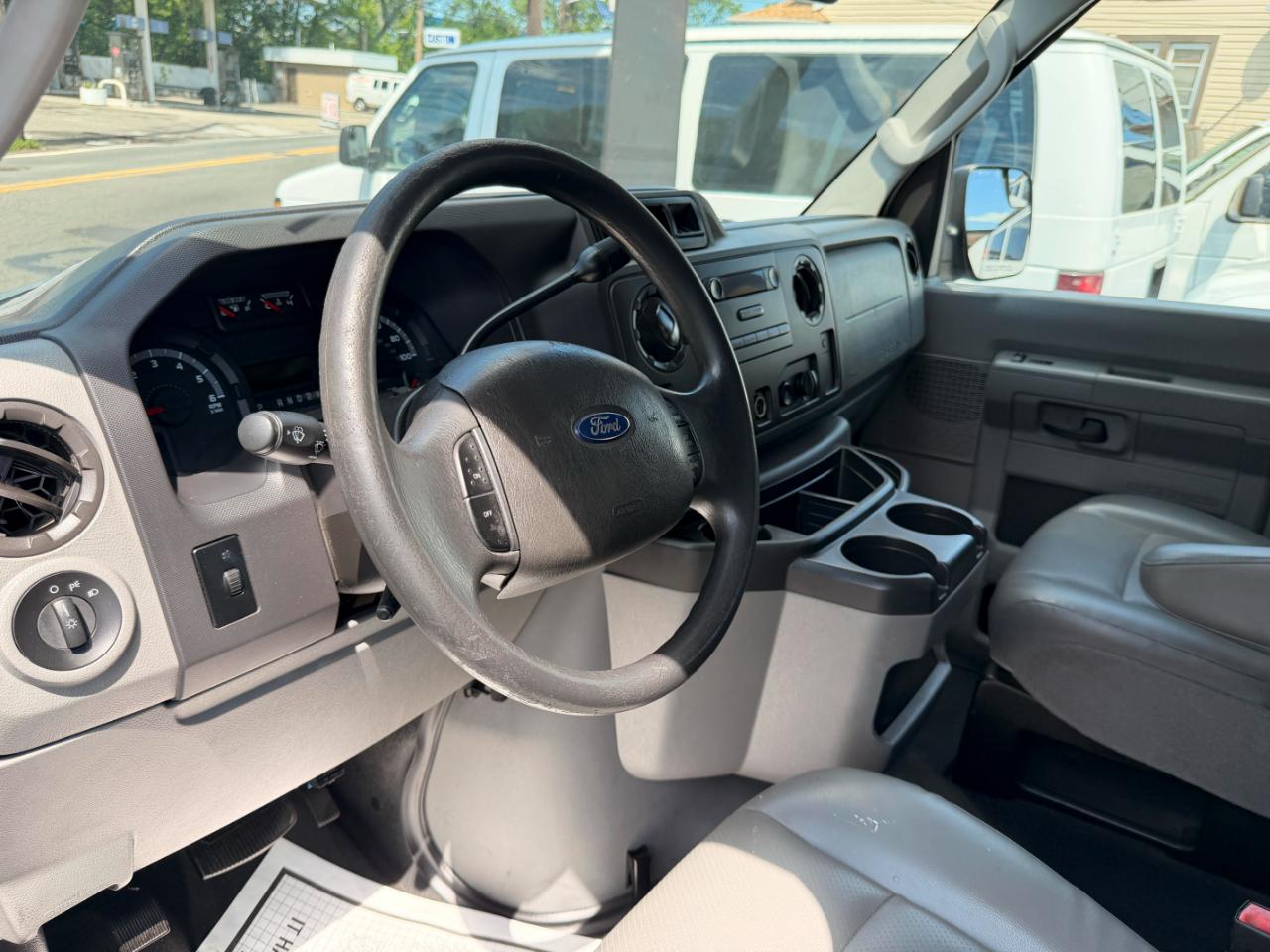 Ford Econoline E-250 2011