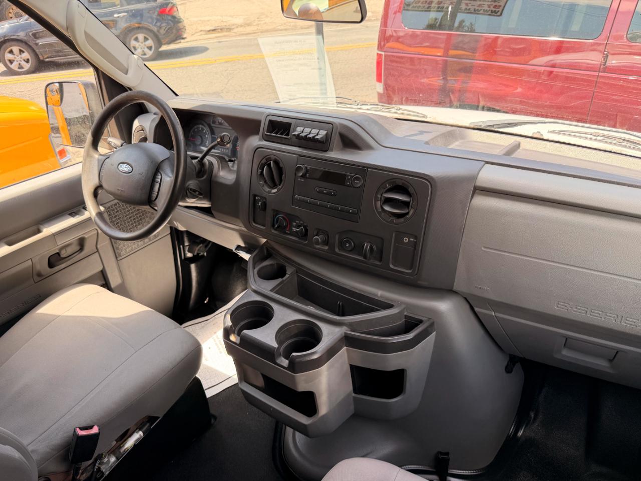 Ford Econoline E-250 2012
