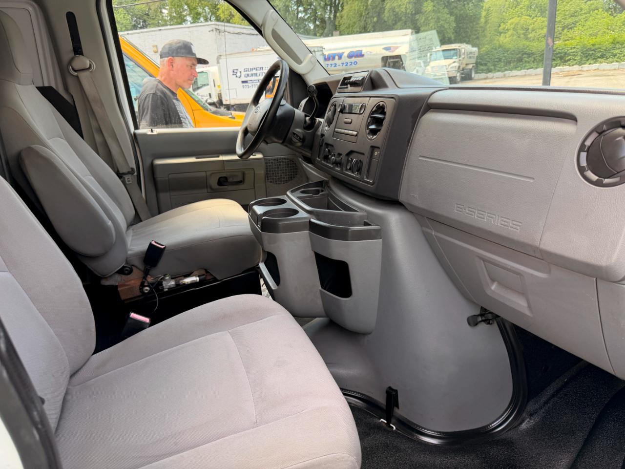 Ford Econoline E-250 2012