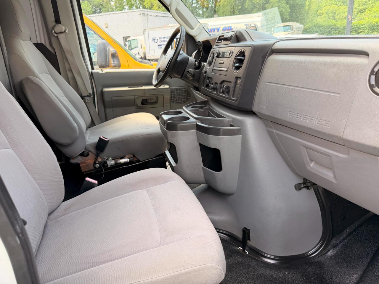 Ford Econoline E-250 2012