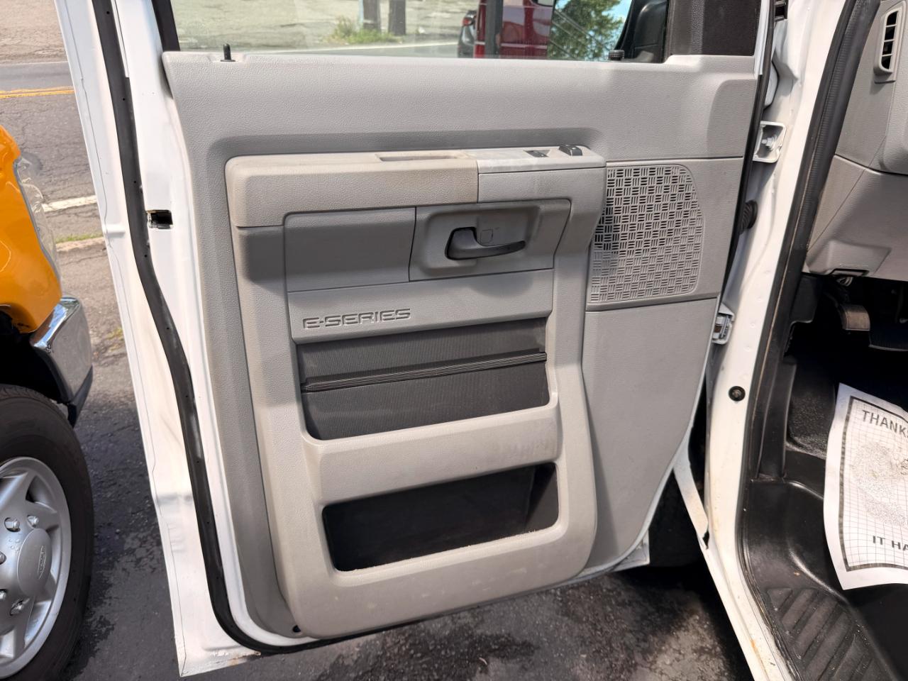 Ford Econoline E-250 2012