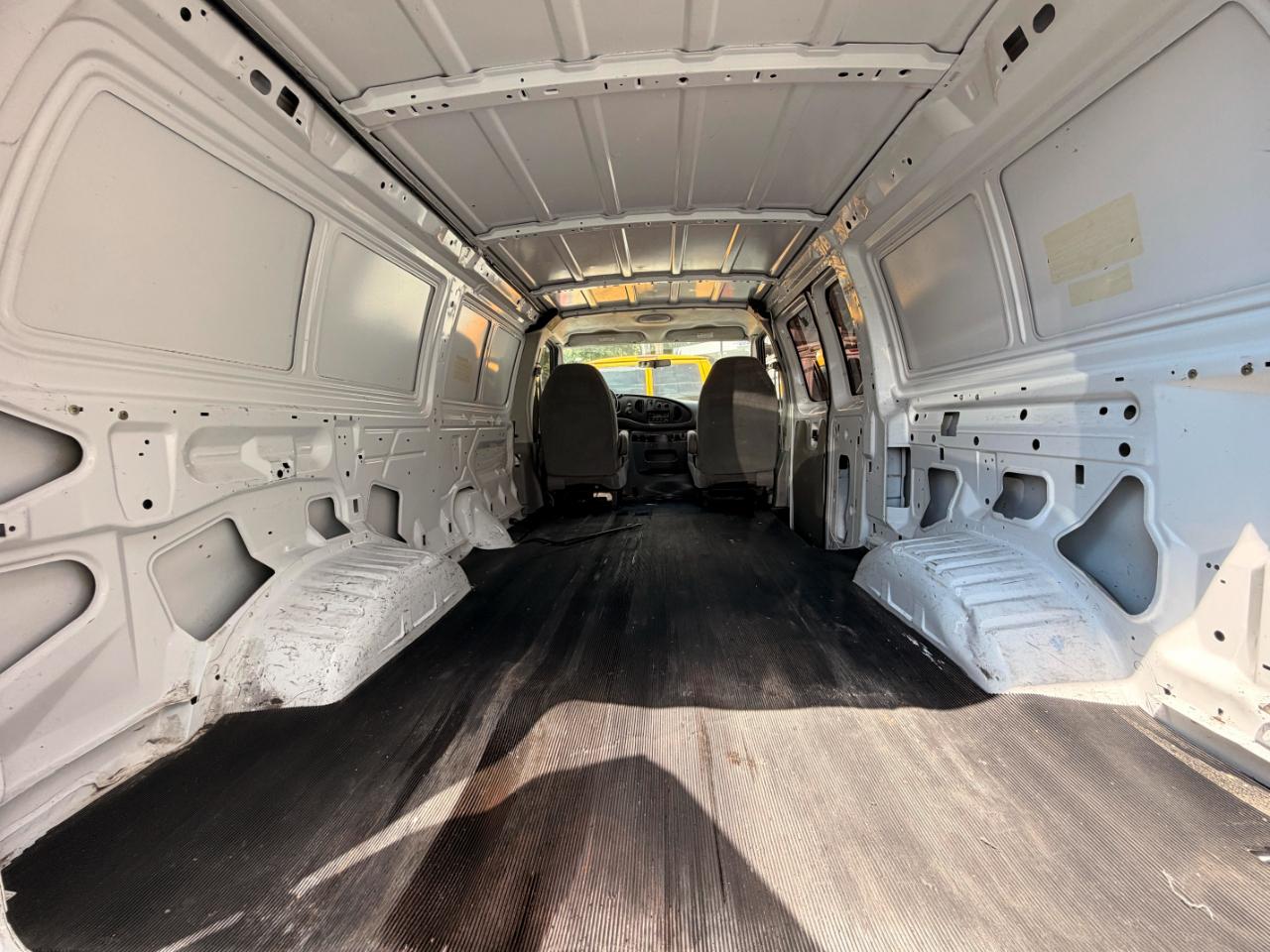 Ford Econoline E-250 2008