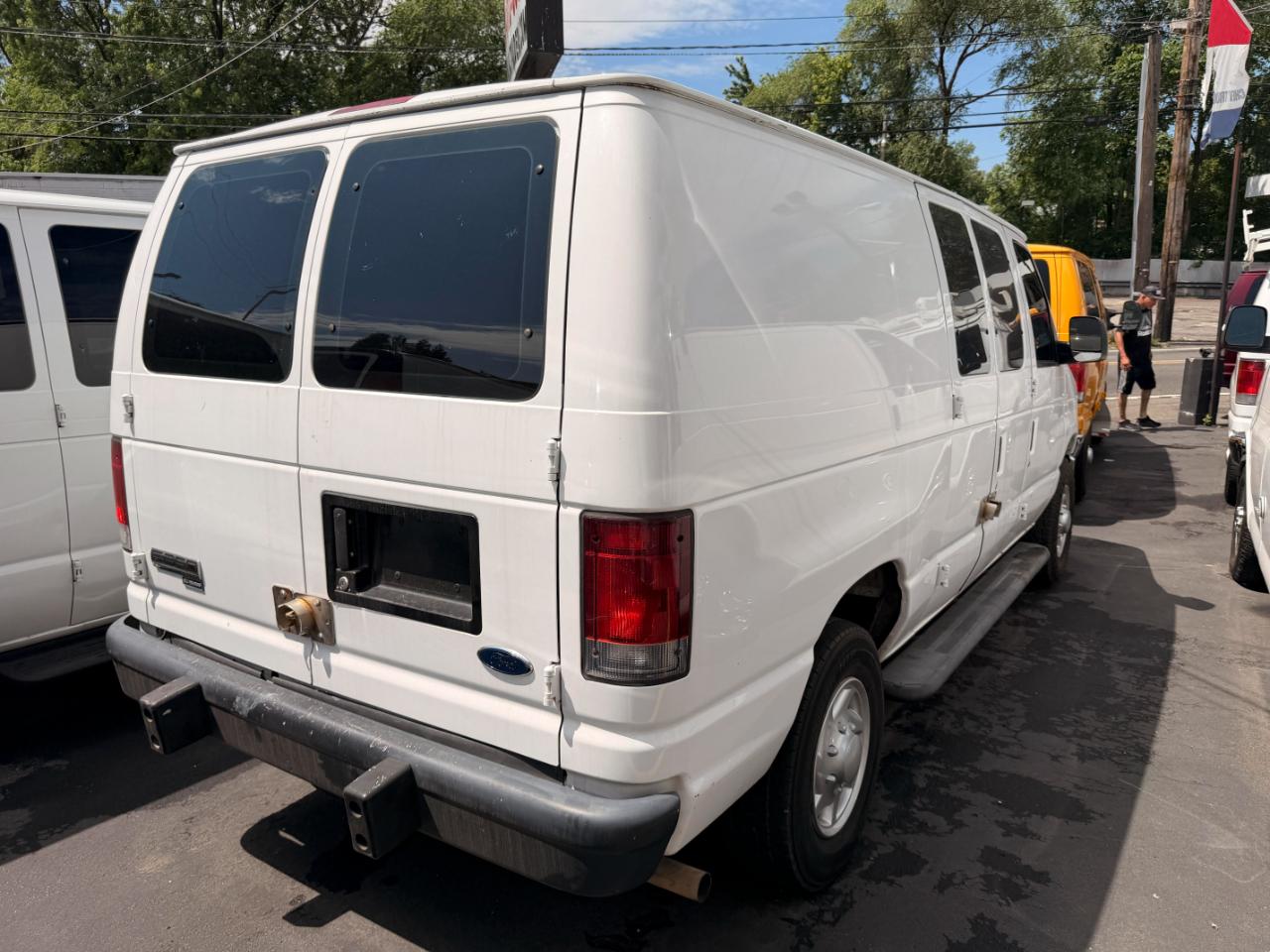 Ford Econoline E-250 2008