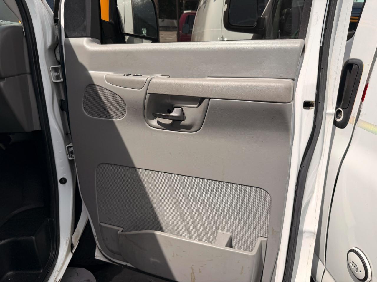 Ford Econoline E-250 2008
