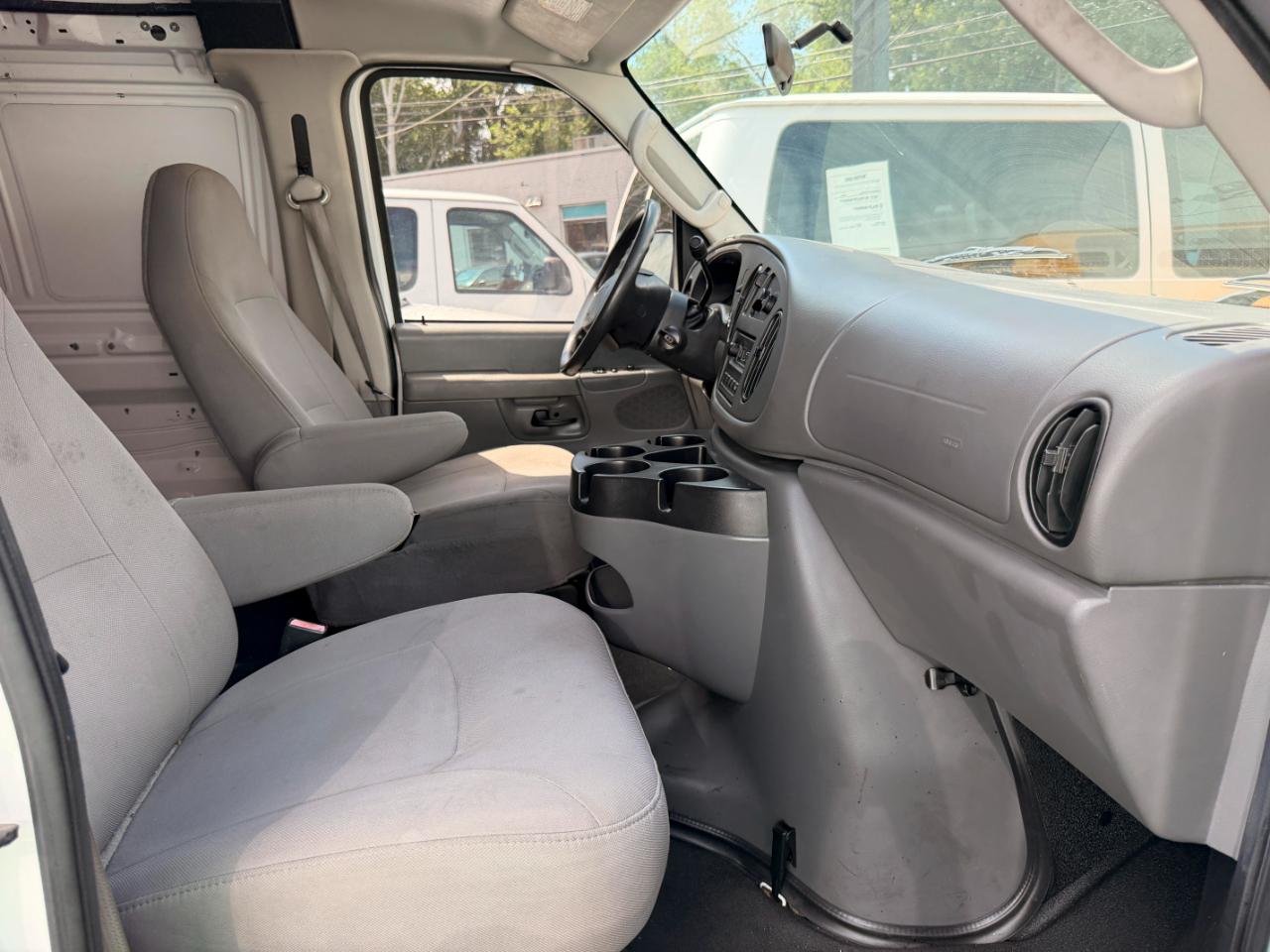 Ford Econoline E-250 2008