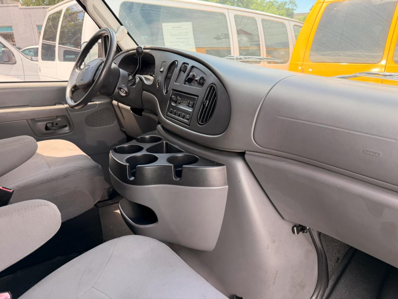 Ford Econoline E-250 2008