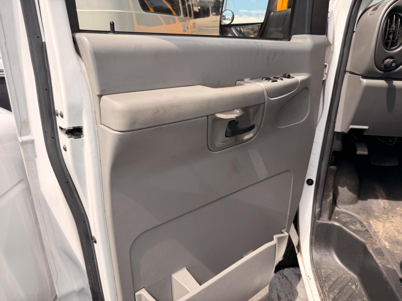 Ford Econoline E-250 2008