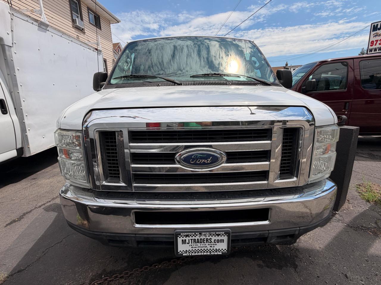Ford Econoline E-350 XL Super Duty 2013