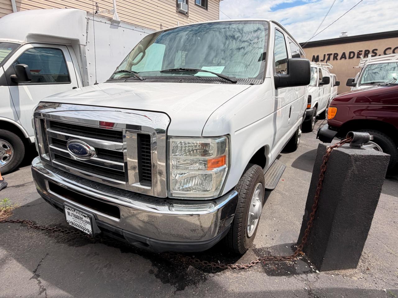 Ford Econoline E-350 XL Super Duty 2013