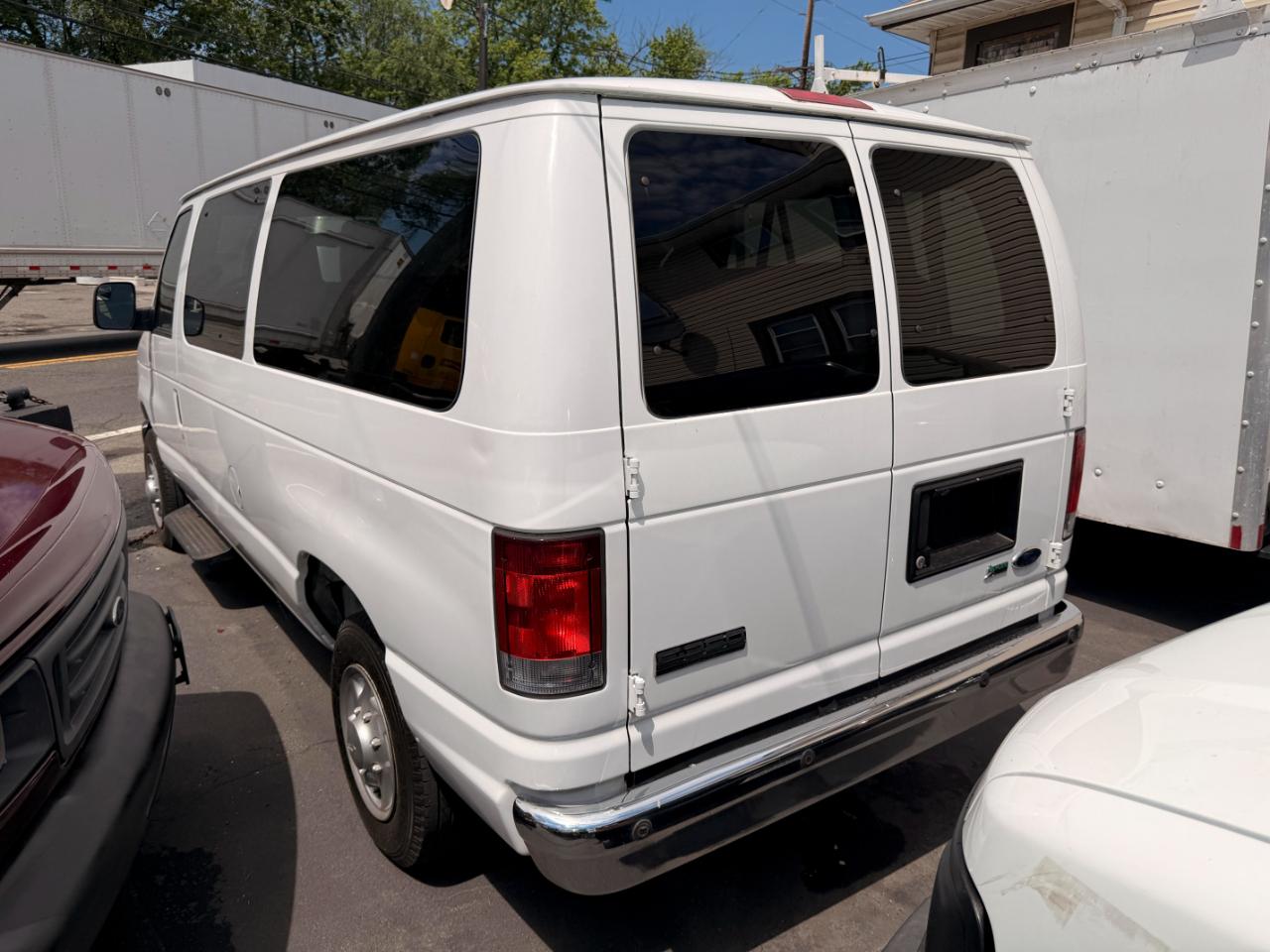 Ford Econoline E-350 XL Super Duty 2013