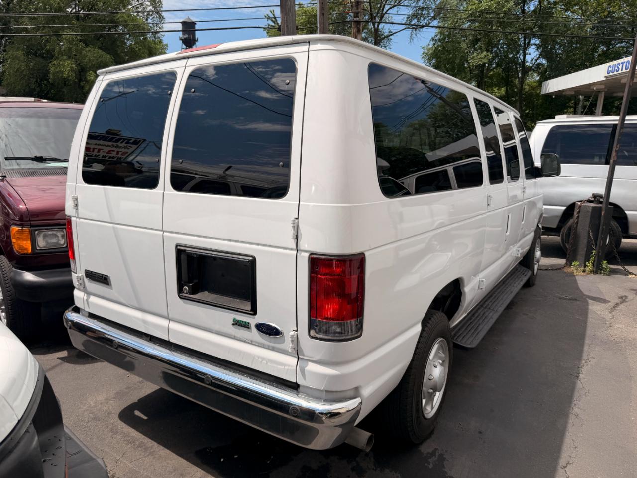Ford Econoline E-350 XL Super Duty 2013